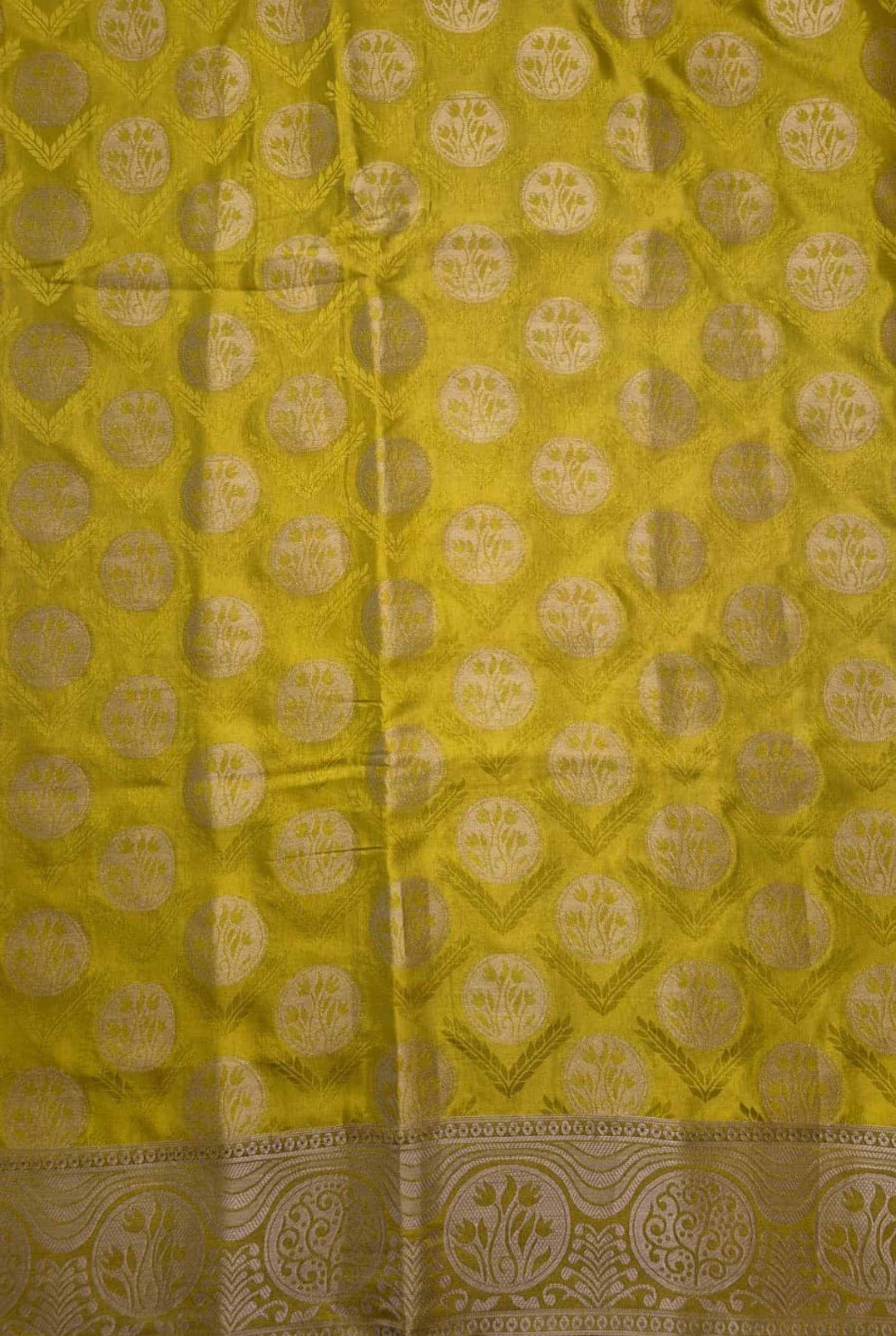 Banarasi Traditional saree (1 piece)